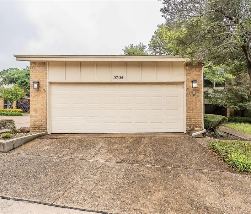 3704 Hulen Park Drive, Fort Worth TX 76109