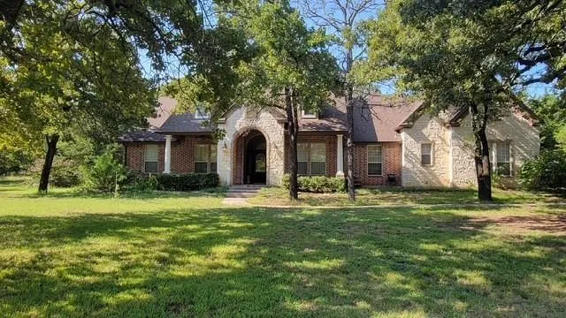 735 Sleepy Hollow Lane, Valley View TX 76272