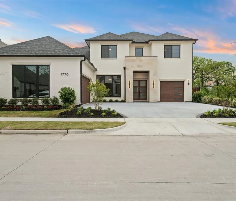 1770 Coopers Hawk Drive, Arlington TX 76005