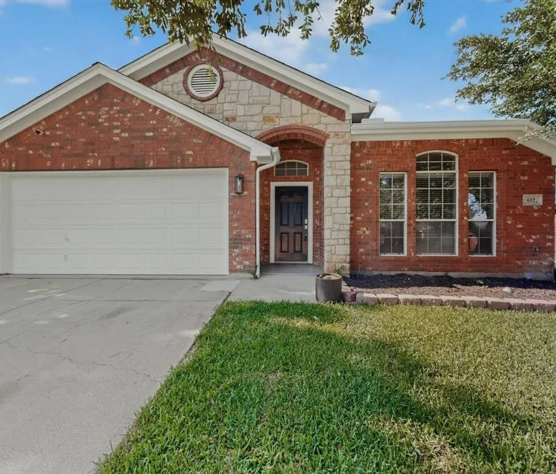 612 Mooney Drive, Saginaw TX 76179
