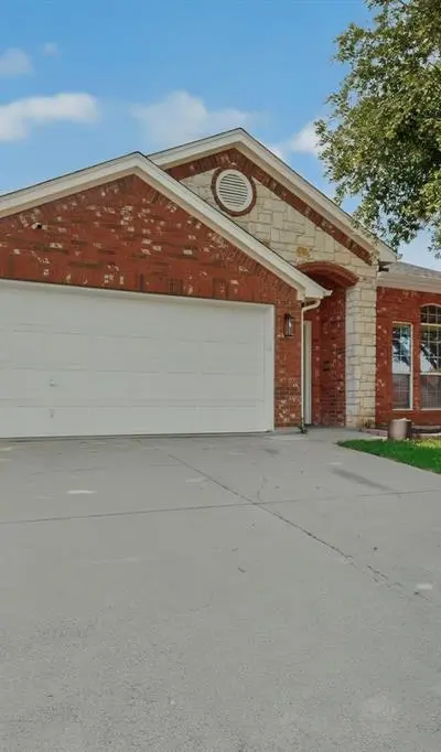 612 Mooney Drive, Saginaw TX 76179 - Photo 2