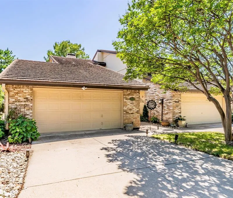 5912 Meadow Wood Lane, Fort Worth TX 76112