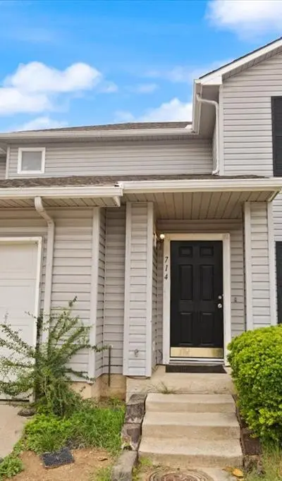 714 Jalisco Plaza, Dallas TX 75211 - Photo 2