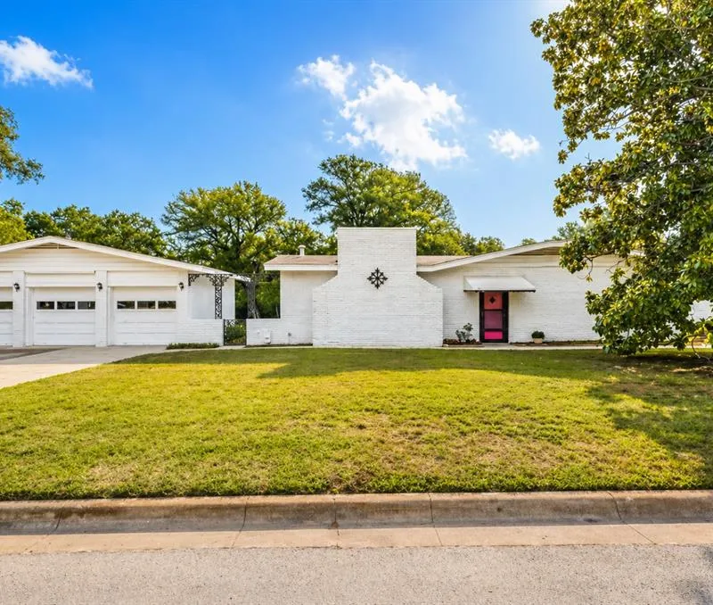 203 Lakeridge Road, Lakeside TX 76108