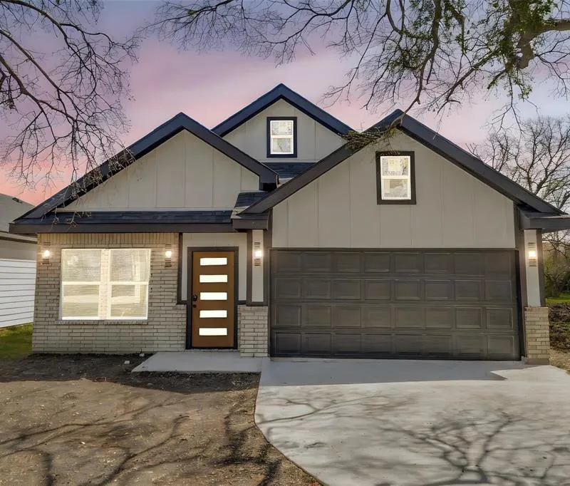 3104 Delafield Lane, Dallas TX 75227