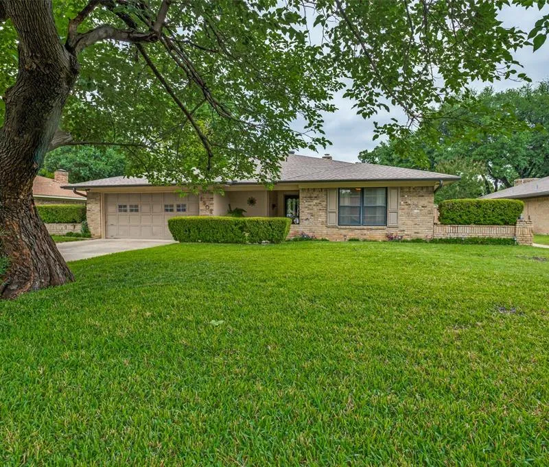 1901 Anna Drive, Irving TX 75061