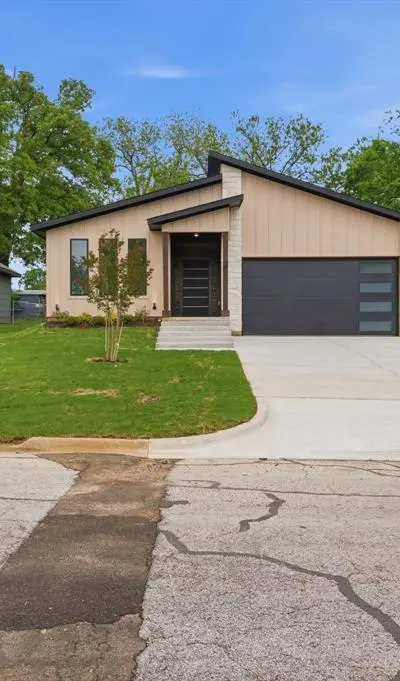 521 W Walker Street, Denison TX 75020 - Photo 2