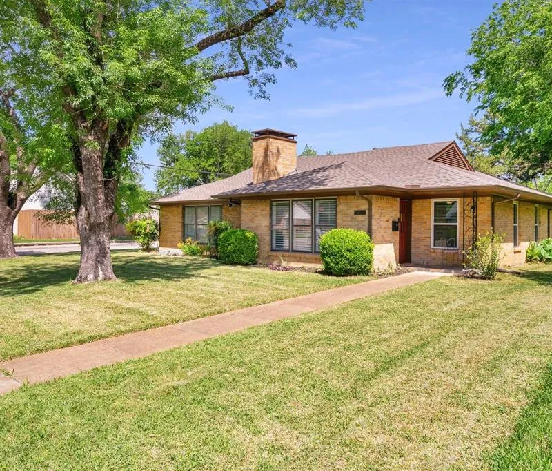 2949 Maydelle Lane, Farmers Branch TX 75234