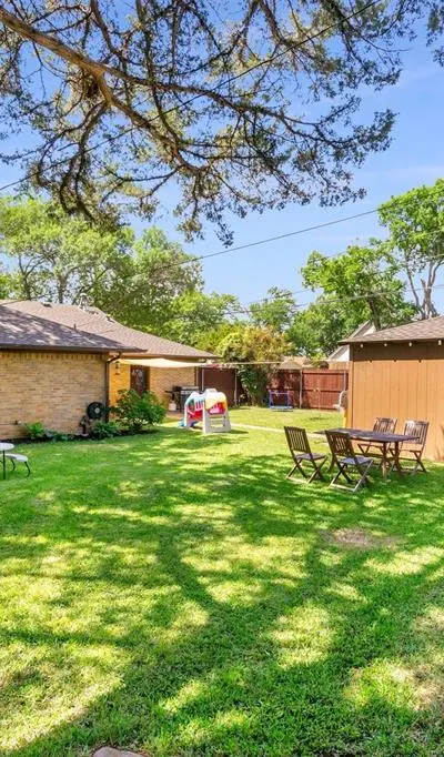 2949 Maydelle Lane, Farmers Branch TX 75234 - Photo 2