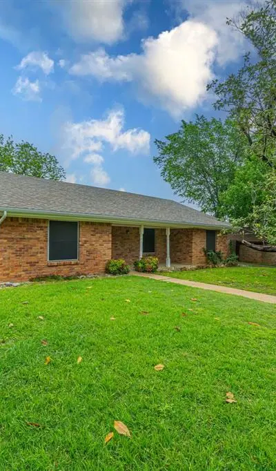 806 E Coral Way, Grand Prairie TX 75051