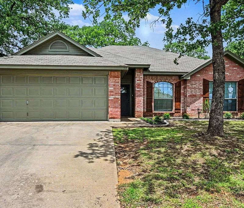 717 Oak Park Drive, Azle TX 76020