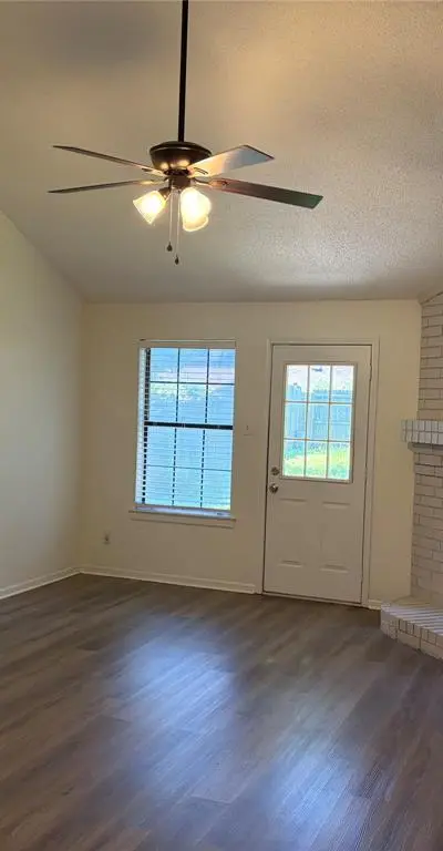 112 Cinnamon Lane, Euless TX 76039 - Photo 2