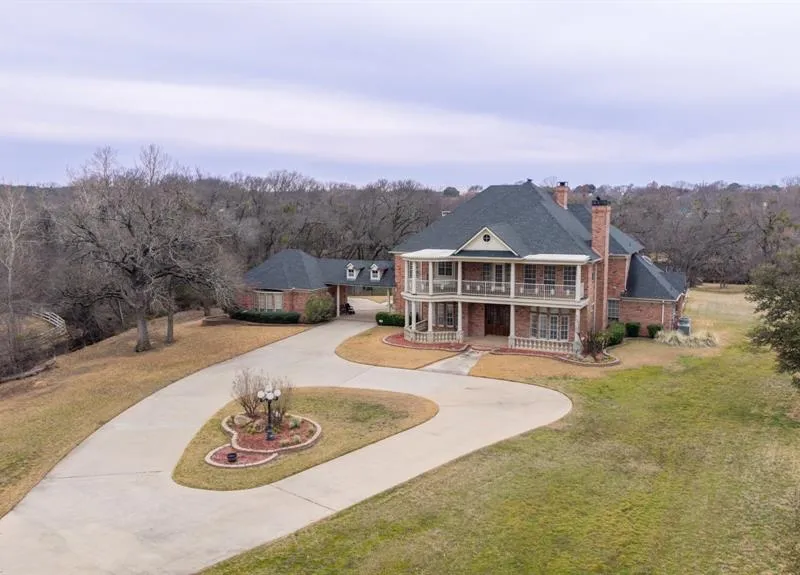 207 Oakridge Trail, Kennedale TX 76060