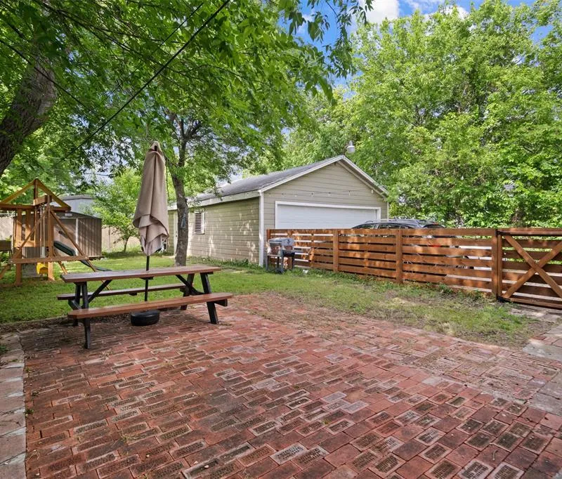 2539 Sharon Street, Dallas TX 75211
