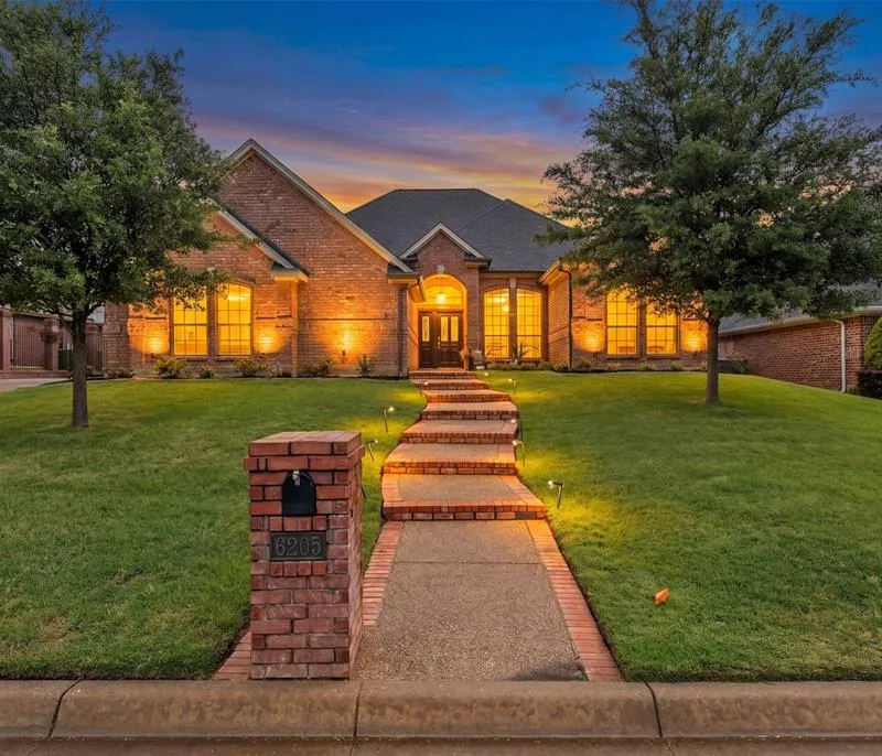 6205 Skylark Circle, North Richland Hills TX 76180