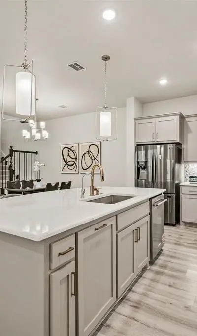 612 Courtyard Lane, Irving TX 75039