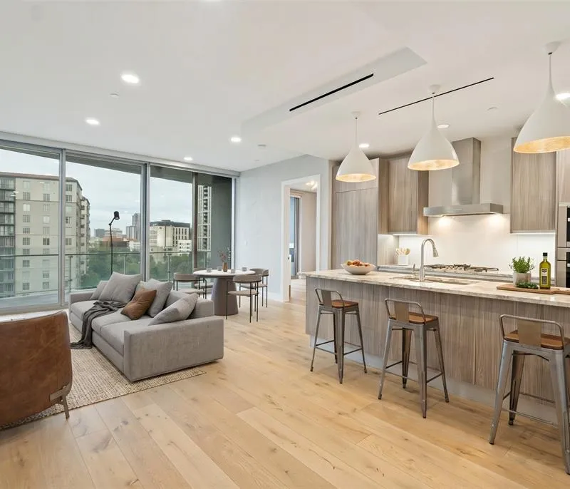3130 N Harwood Street # 905, Dallas TX 75201