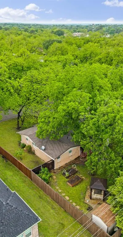 819 Del Mar Lane, Arlington TX 76012 - Photo 2