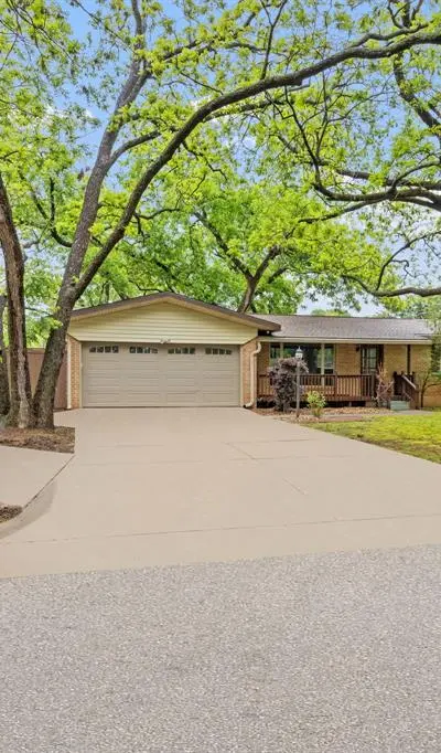 819 Del Mar Lane, Arlington TX 76012 - Photo 4