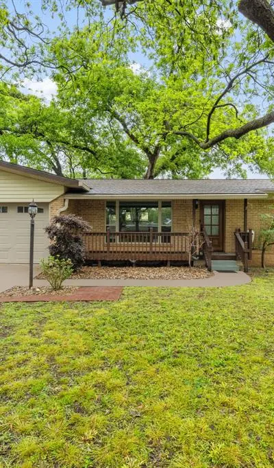 819 Del Mar Lane, Arlington TX 76012 - Photo 5