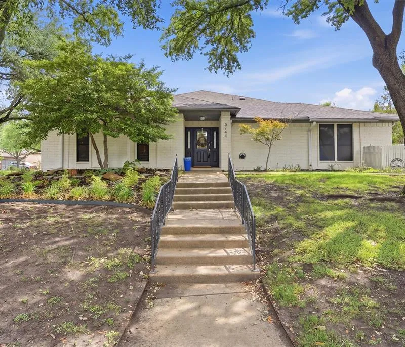 5744 Ledgestone Drive, Fort Worth TX 76132