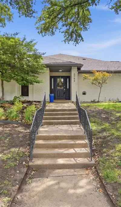 5744 Ledgestone Drive, Fort Worth TX 76132