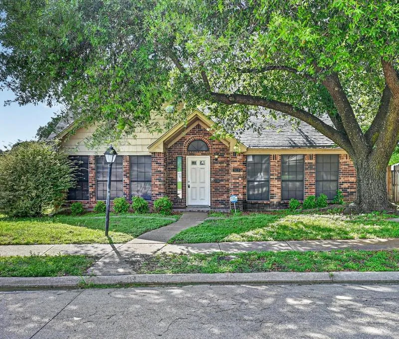 819 Tifton Court, Lancaster TX 75146