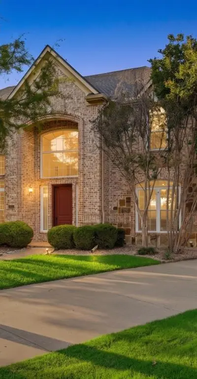 2533 Green Oak Drive, Carrollton TX 75010