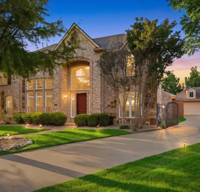 2533 Green Oak Drive, Carrollton TX 75010