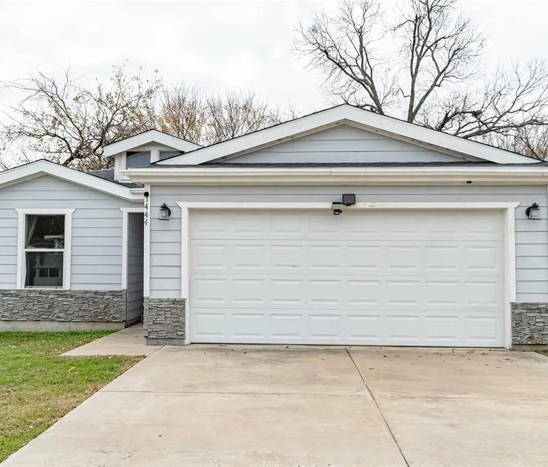 1444 E Richmond Avenue, Fort Worth TX 76104