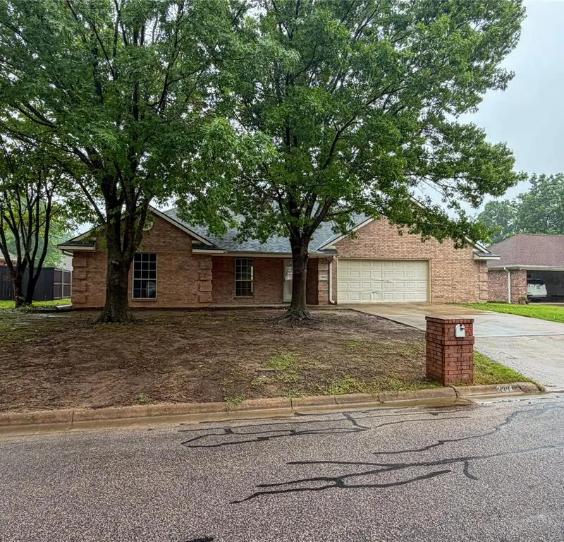 2204 N Village Drive, Bonham TX 75418