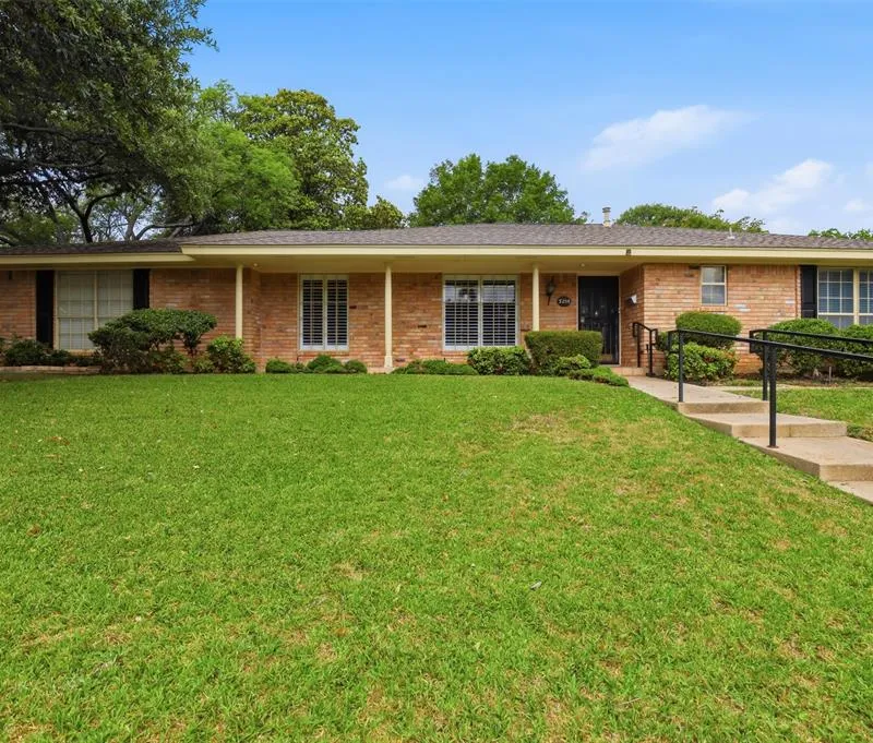 5208 Westhaven Drive, Fort Worth TX 76132