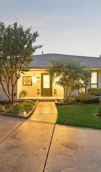 8721 Lacrosse Drive, Dallas TX 75231 - Photo 2
