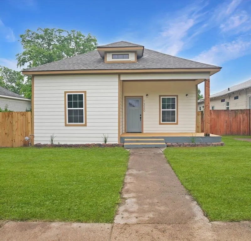 1220 E Pulaski Street, Fort Worth TX 76104