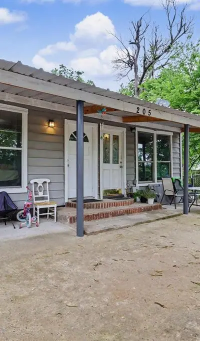 205 S Main Street, Bonham TX 75418