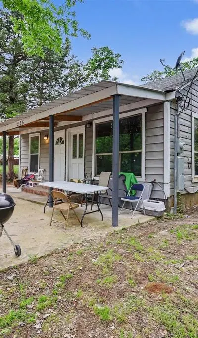 205 S Main Street, Bonham TX 75418 - Photo 2