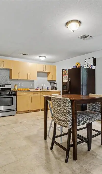 205 S Main Street, Bonham TX 75418 - Photo 3