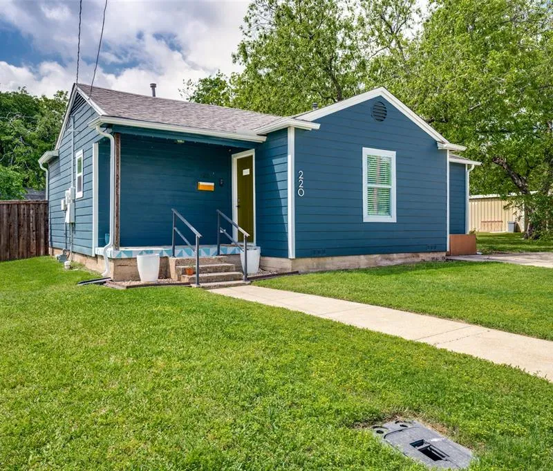 220 W College Street, Lewisville TX 75057