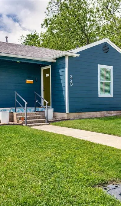 220 W College Street, Lewisville TX 75057