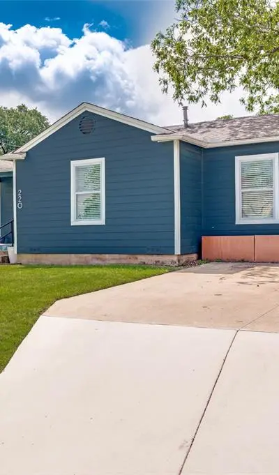 220 W College Street, Lewisville TX 75057 - Photo 2