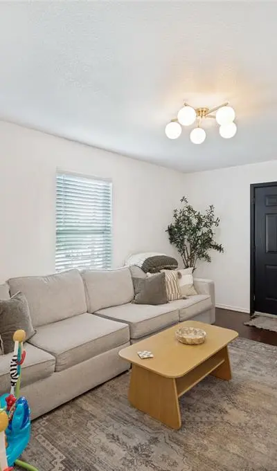 220 W College Street, Lewisville TX 75057 - Photo 4