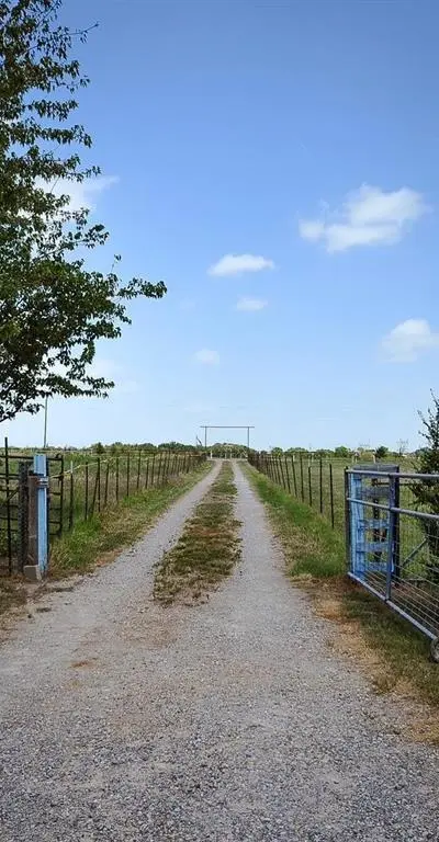 806 N Fm 1752, Savoy TX 75479 - Photo 2