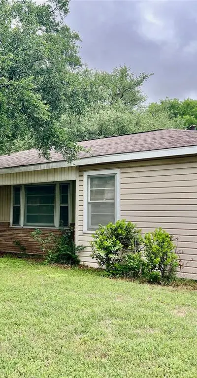 1314 W Water Street, Weatherford TX 76086