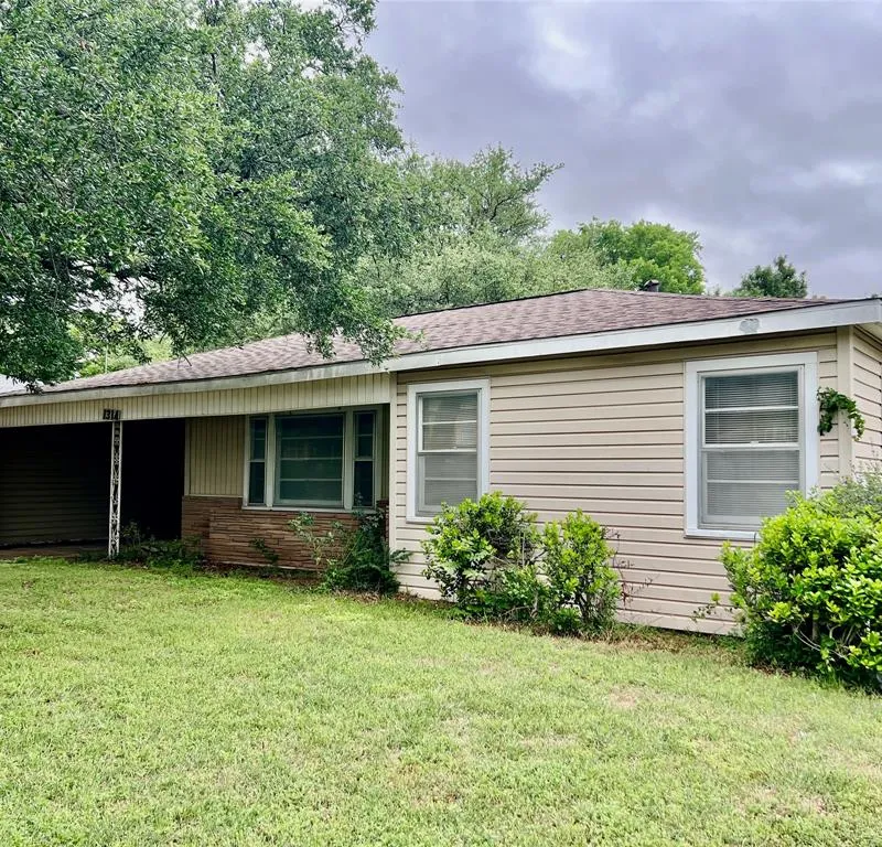 1314 W Water Street, Weatherford TX 76086