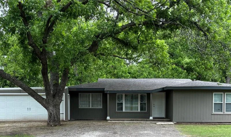 152 County Road 4871, Newark TX 76071