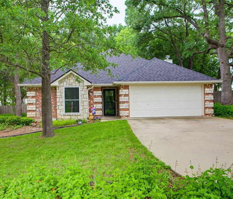 100 Deep Wood Lane, Weatherford TX 76088