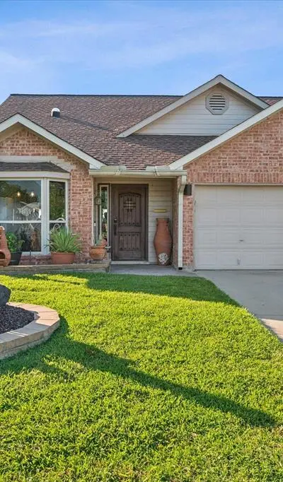 1303 Lakeshore Drive, Irving TX 75060 - Photo 2