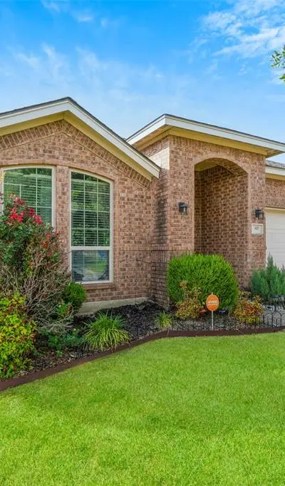 945 Abigale Lane, Dallas TX 75253