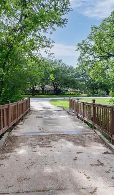 7511 Willow Oak Lane, Arlington TX 76001 - Photo 3