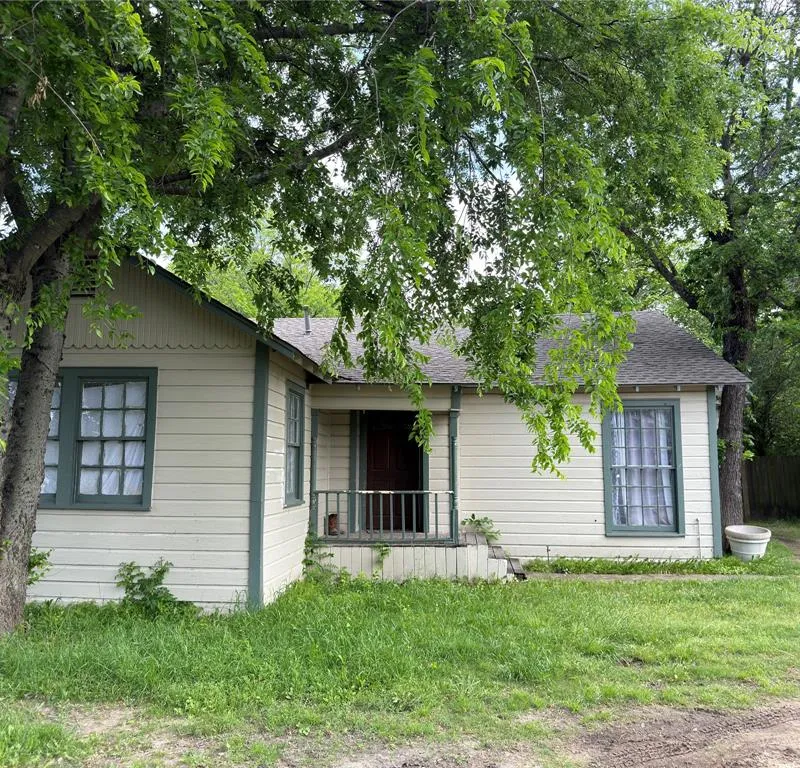 212 E 8th Street, Ferris TX 75125